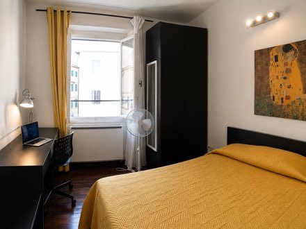Double Bed Room with Private Bathroom · Via Guelfa · Steps from the Duomo