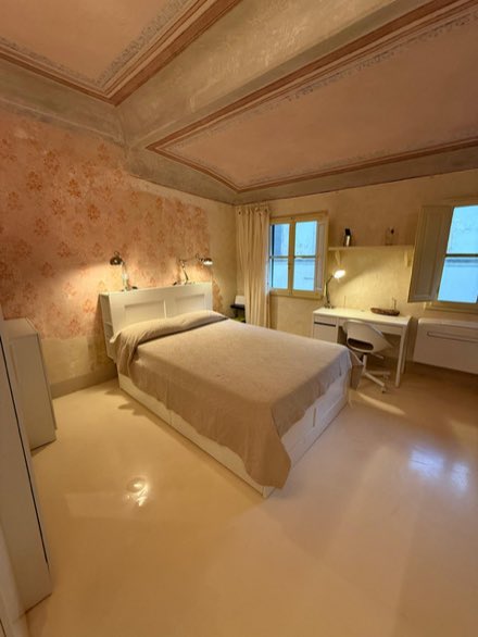 Elegant Studio with Decorated Ceilings · Via Ghibellina · Santa Croce