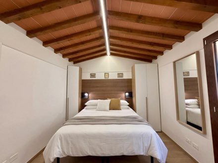 Magnificent Studio with Beamed Ceilings · Piazza San Lorenzo · Steps from the Duomo